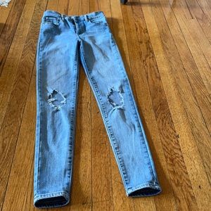 Levi Skinny Jeans. Light wash